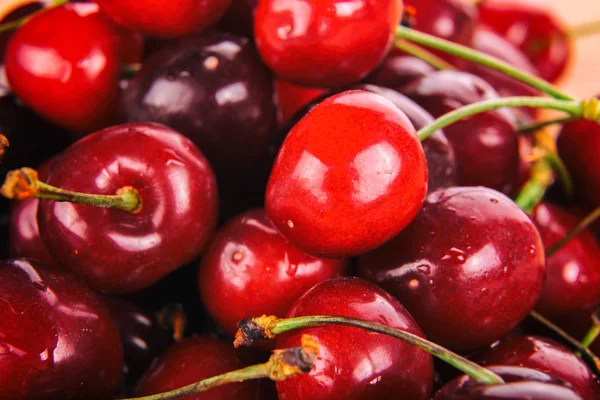 Güzel sulu tatlı kiraz