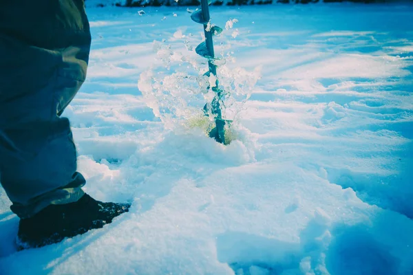 Спіймана риба на льодовому риболовлі — стокове фото