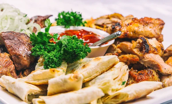 Soğuk kesim. Lezzetli yemekler.