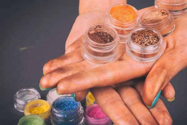 Çok renkli makyaj glitter