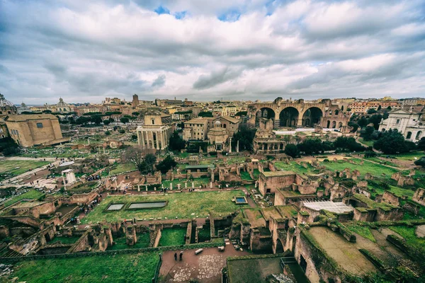 Romeinse forum, een landmark mooie stad. — Stockfoto