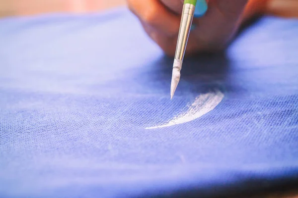 Proceso Dibujo sobre textiles —  Fotos de Stock
