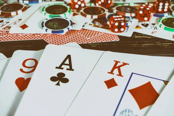 Achtergrond op het thema van speelkaarten en poker — Stockfoto