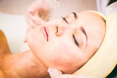 Yüz için kozmetik prosedürler.