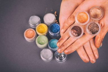 Çok renkli makyaj glitter