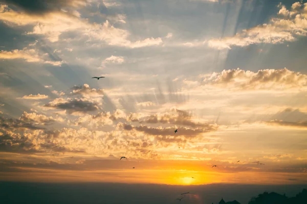 Schöner Sonnenuntergang, die Schönheit der Natur. — Stockfoto