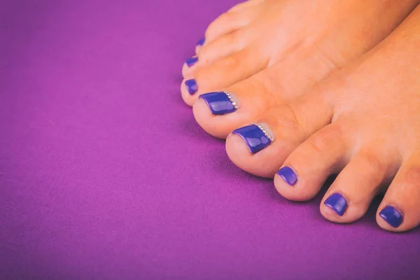 Красиві жіночі нігті на ногах — стокове фото