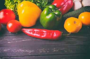 Masada organik sebzeler var.