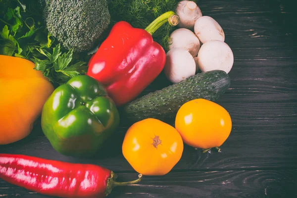 Masada organik sebzeler var.