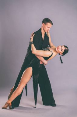 Balo Salonu dansçılar gri bir arka plan üzerinde