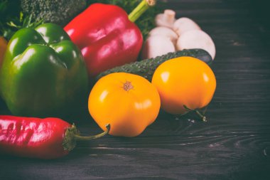 Masada organik sebzeler var.