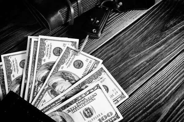 başarı, para, araba anahtarı, kitap