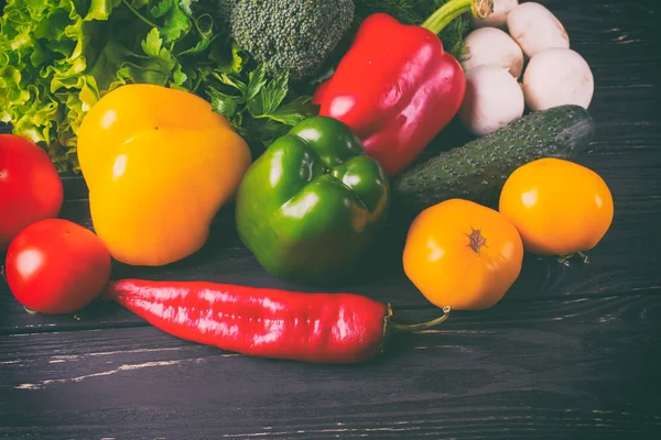 Masada organik sebzeler var.