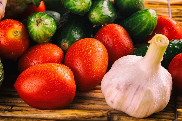 Bio-Gemüse auf dem Tisch — Stockfoto