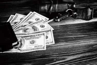 başarı, para, araba anahtarı, kitap