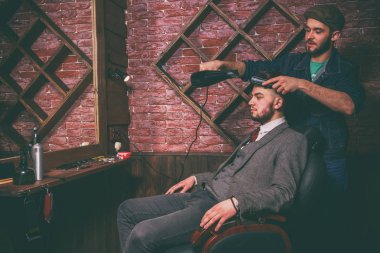 İstemci berberde tıraş. Tıraş Berber'a istemci