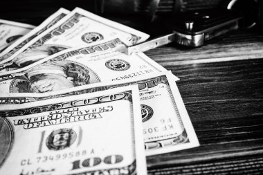 başarı, para, araba anahtarı, kitap