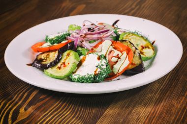 Lezzetli Sebze Salatalar. Lezzetli yemekler.