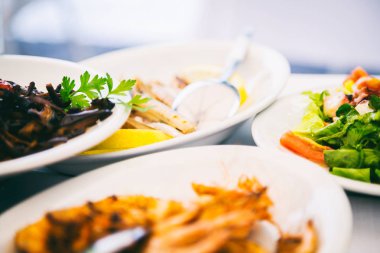 Lezzetli Akdeniz çanağı. Deniz ürünleri