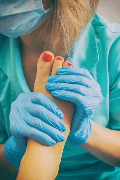 Pedikür yordamı Spa'da.