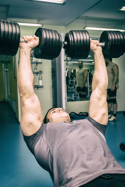 Training in the gym — Stock Photo, Image