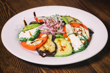 Lezzetli Sebze Salatalar. Lezzetli yemekler.