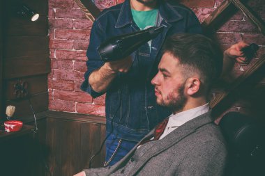 İstemci berberde tıraş. Tıraş Berber'a istemci