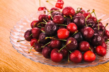 Tabakta kiraz.