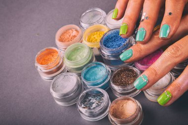 Spa'da şık manikür.