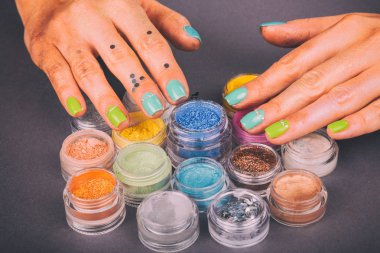 Spa'da şık manikür.