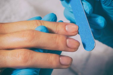 Spa'da şık manikür.