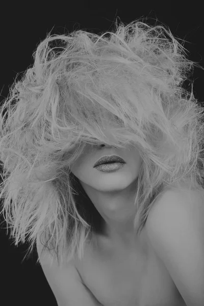 Elegancka Blondynka. Piękno fotografii — Zdjęcie stockowe