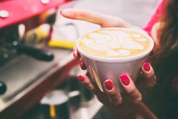 Kaffee kochen ist ein köstliches Getränk. — Stockfoto