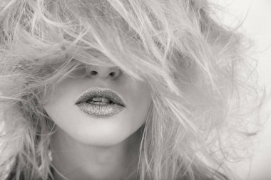 Yaratıcı makyaj ve saç