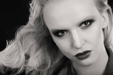 Yaratıcı makyaj ve saç