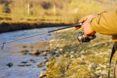 Nehirde balık tutmak