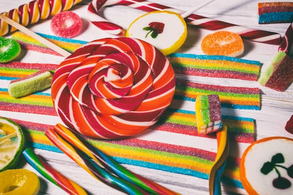 Arka plan ile çeşitli renkli şeker