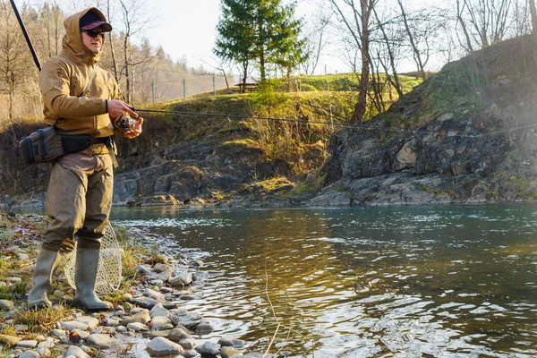 Pesca en el río — Foto de Stock