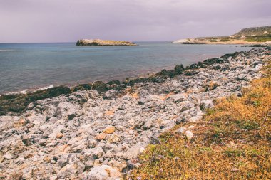 Deniz, kum ve taşları