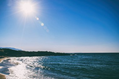 Deniz, kum ve taşları