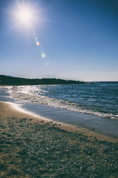 Deniz, kum ve taşları