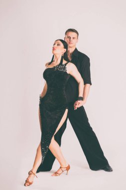 balo salonu dans hafif bir arka plan üzerinde.