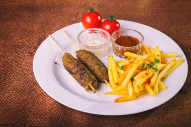 patates kızartması ve kebap