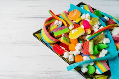 Şeker bir plaka üzerinde