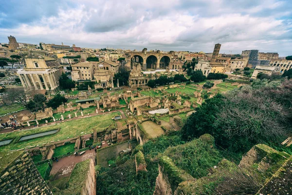 Romeinse forum, bezienswaardigheden van de stad. — Stockfoto