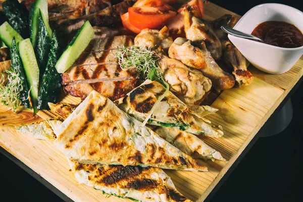 Çeşitli rosto et. Lezzetli yemekler.