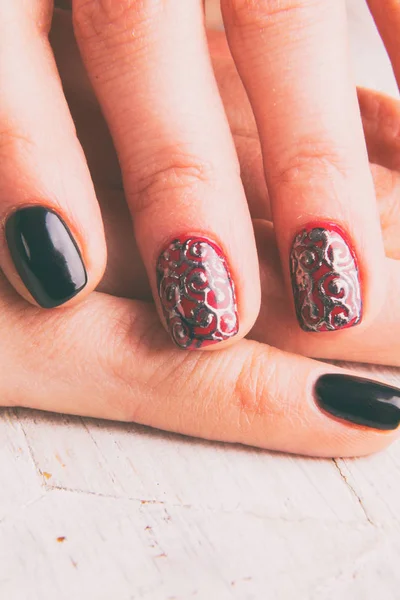 Güzel kadın manikür Spa'da.