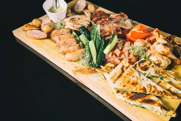 Çeşitli rosto et. Lezzetli yemekler.