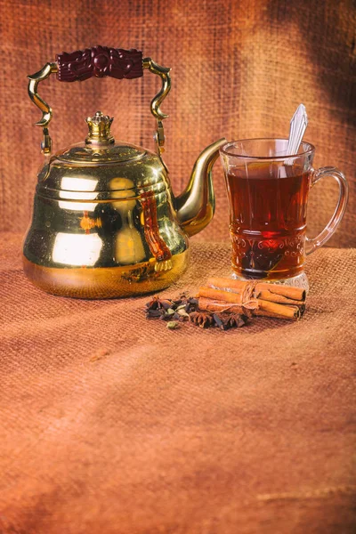 Tea in Arabic style on the table — Stock Photo, Image