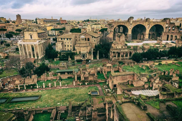 Romeinse forum, bezienswaardigheden van de stad. — Stockfoto